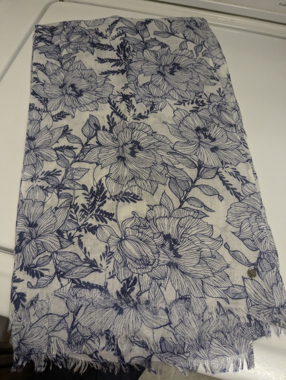 EDDIE BAUER Lightweight Fringe Scarf, Blue Floral, Approx. 40x72" EUC!!!
